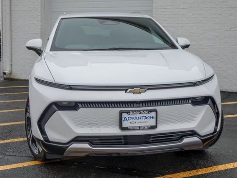 New 2026 Chevrolet Equinox EV LT w/ Convenience Package II FWD image 11