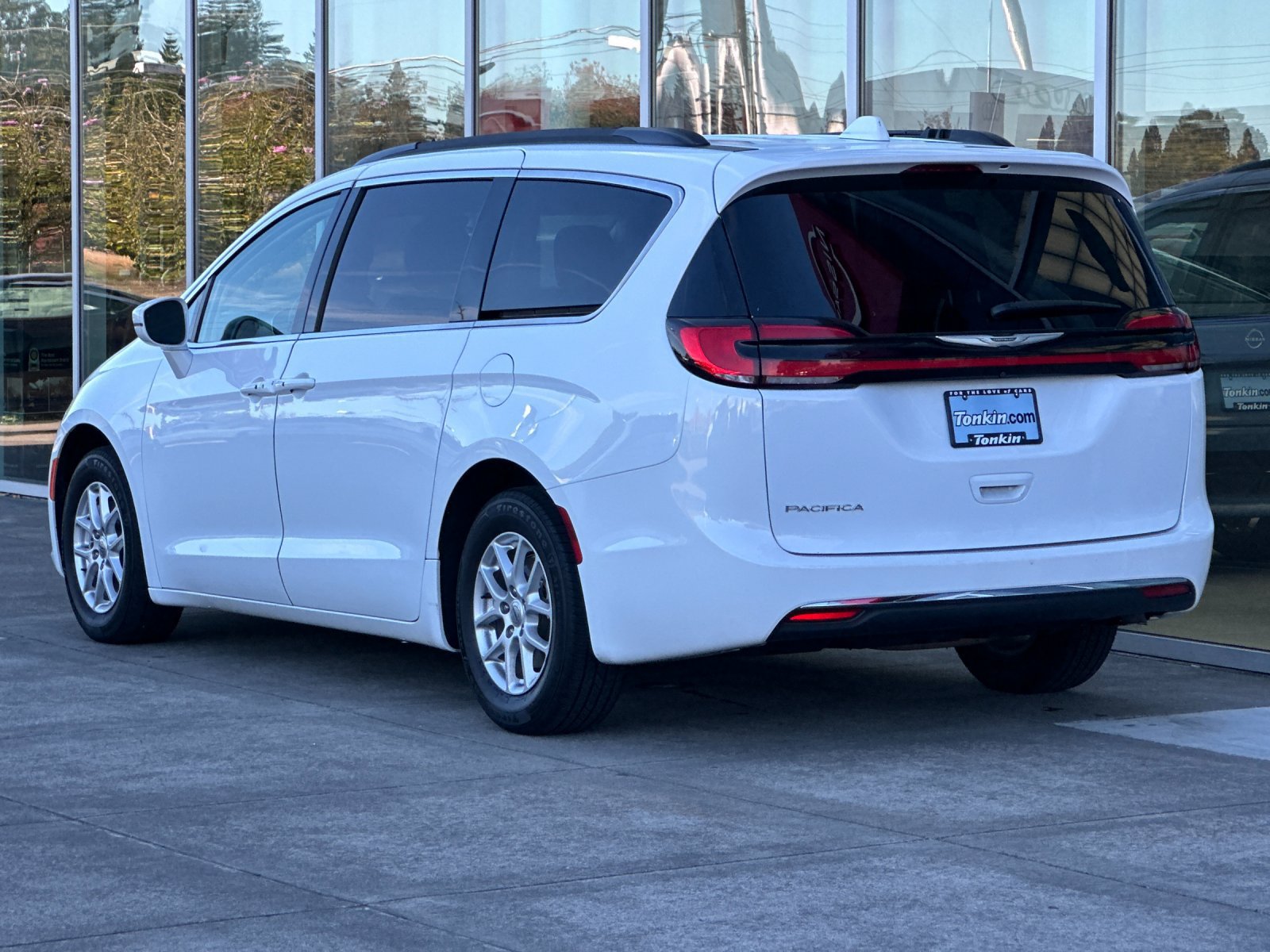 Used 2022 Chrysler Pacifica Touring-L FWD image 6