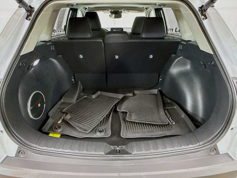 Used 2025 Toyota Corolla Cross XLE w/ Convenience Package FWD image 25