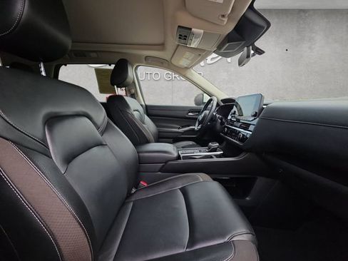 Used 2024 Nissan Pathfinder SL w/ SL Premium Package FWD image 24