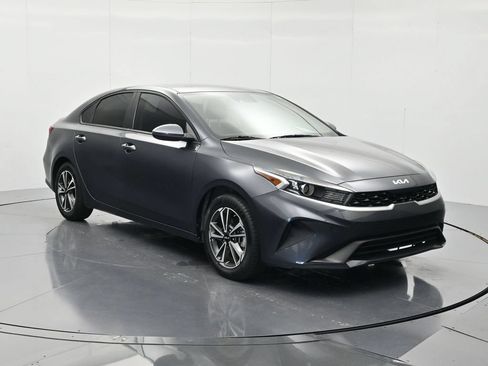 Used 2023 Kia Forte LXS FWD image 3