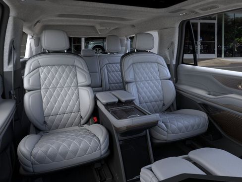 New 2026 Lincoln Navigator L Black Label AWD/4WD image 11