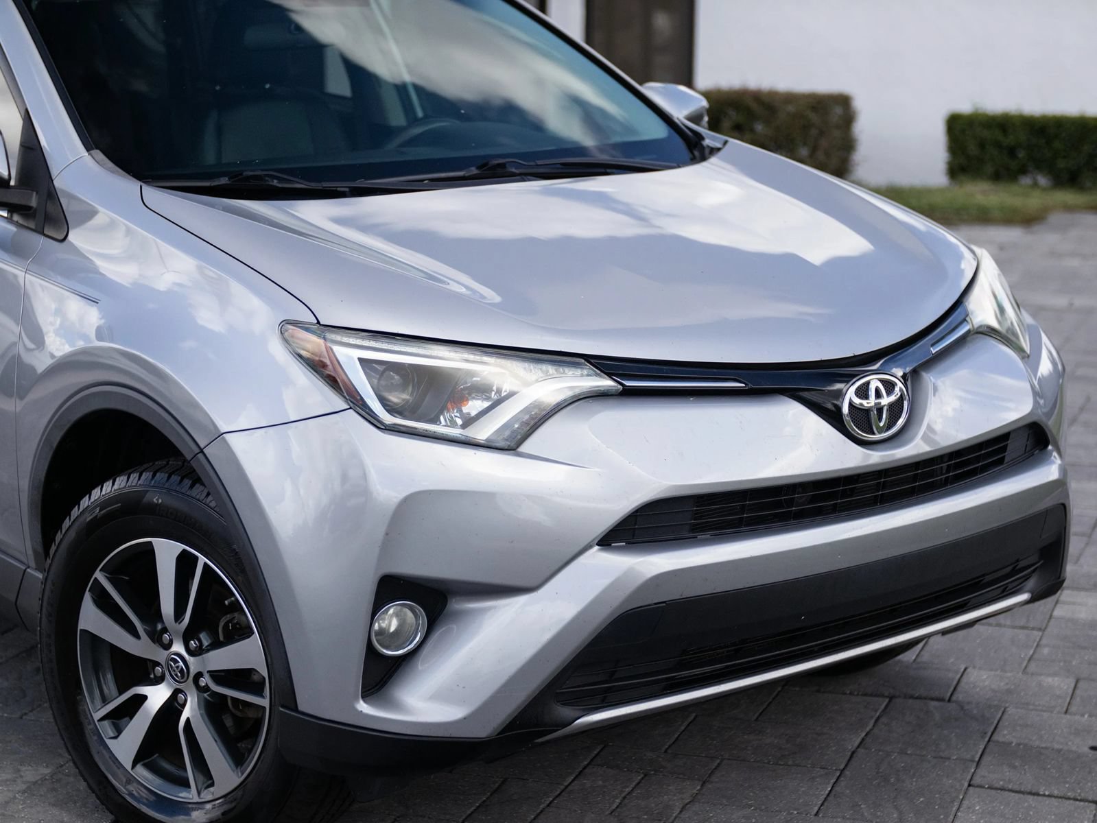 Used 2016 Toyota RAV4 XLE FWD image 3