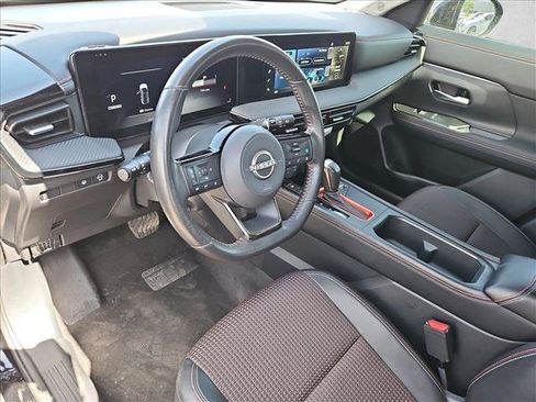 Used 2025 Nissan Kicks SR FWD image 12