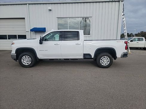 Used 2024 Chevrolet Silverado 2500 LTZ image 2