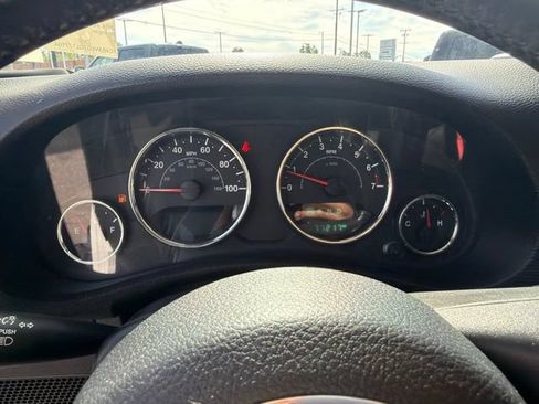 Used 2016 Jeep Wrangler Unlimited Sahara w/ Connectivity Group AWD/4WD image 24