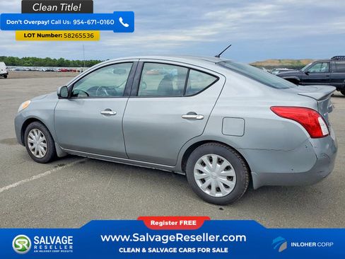 Used 2014 Nissan Versa SV FWD image 3