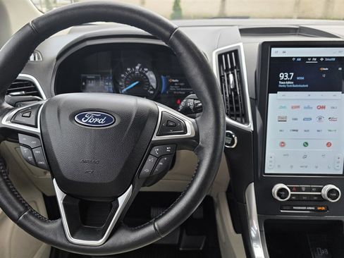 Used 2022 Ford Edge Titanium AWD/4WD image 20