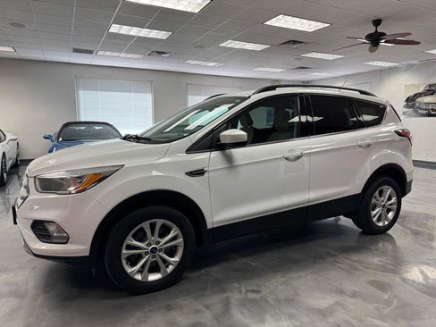 Used 2018 Ford Escape SE image 12