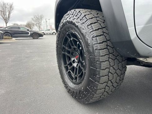 Used 2022 Toyota Tacoma TRD Off-Road w/ Technology Package image 11