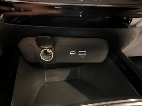 Certified 2025 Chevrolet Trax LT FWD image 21