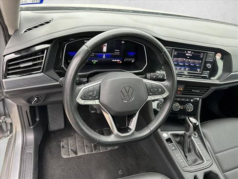 Used 2024 Volkswagen Jetta SE FWD image 13