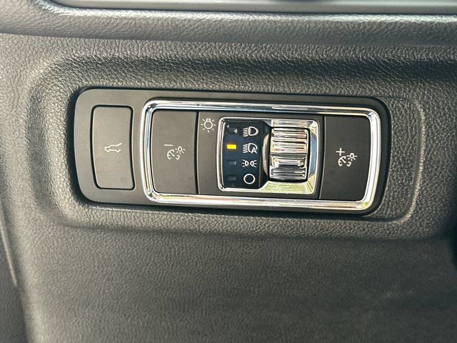 Used 2023 Lincoln Corsair Reserve w/ Equipment Group 201A AWD/4WD image 26