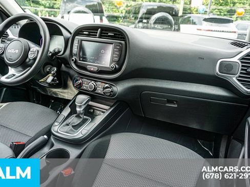 Used 2025 Kia Soul LX w/ LX Technology Package FWD image 24