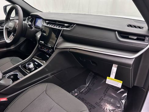 New 2025 Jeep Grand Cherokee L Laredo image 20