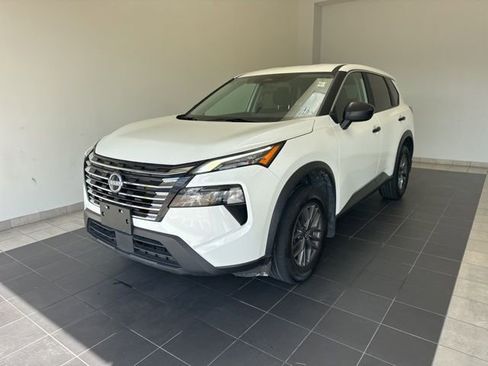 Used 2024 Nissan Rogue S image 1
