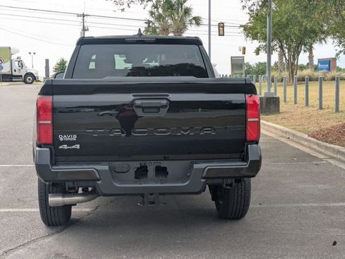 Certified 2025 Toyota Tacoma SR5 AWD/4WD image 4