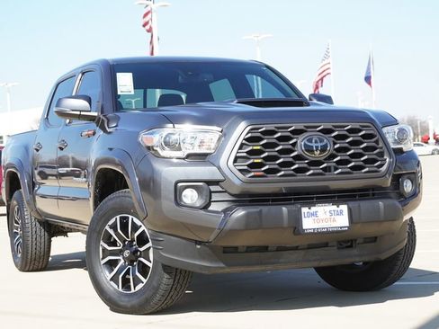 Used 2021 Toyota Tacoma TRD Sport w/ Technology Package image 2