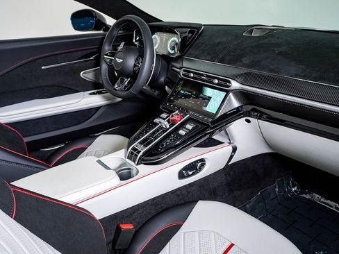 New 2026 Aston Martin V8 Vantage S image 19