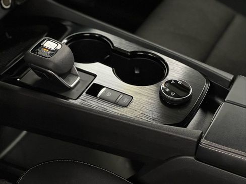 Used 2025 Nissan Rogue SV image 34