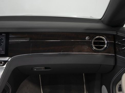 Used 2021 Bentley Continental GT image 49