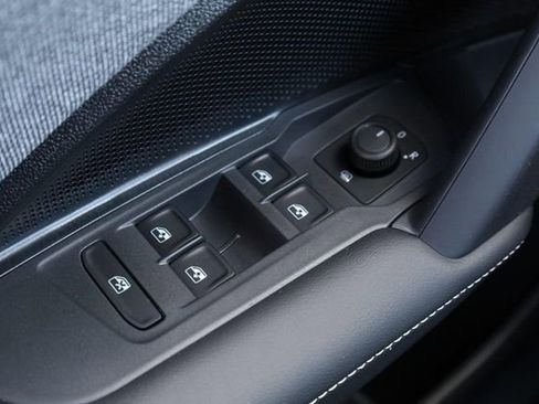 New 2025 Volkswagen Tiguan S image 17