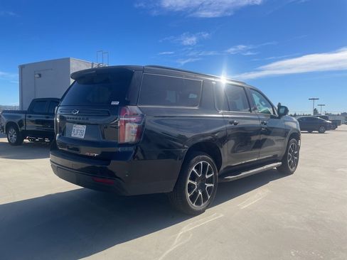 Used 2024 Chevrolet Suburban RST image 2