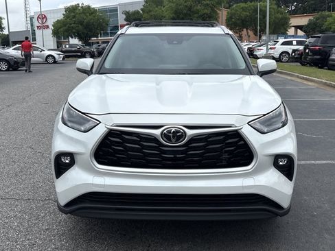 Used 2026 Toyota Highlander XLE AWD/4WD image 2