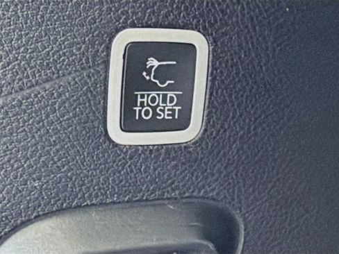 Used 2023 Jeep Grand Wagoneer Series III w/ Rear Seat Video Group 1 AWD/4WD image 12