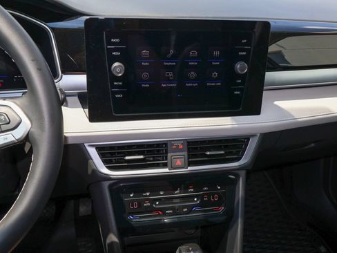 Used 2025 Volkswagen Taos SE w/ Panoramic Sunroof Package AWD/4WD image 18