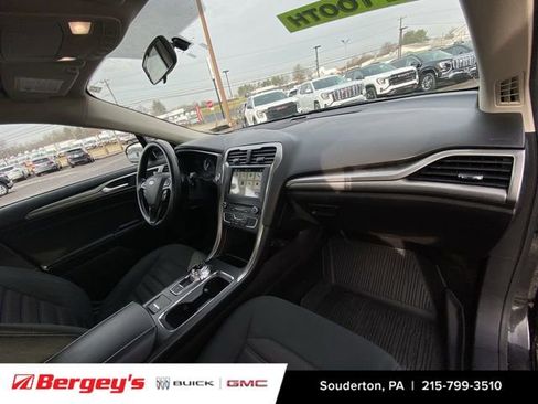 Used 2018 Ford Fusion SE w/ Fusion SE Technology Package image 32