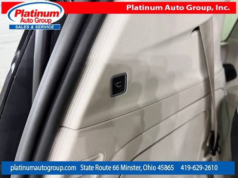 Used 2023 Chrysler Pacifica Limited FWD image 33