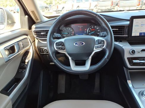 Used 2023 Ford Explorer XLT w/ Equipment Group 202A image 19