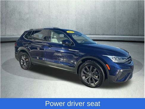Used 2022 Volkswagen Tiguan SE w/ Panoramic Sunroof Package image 9