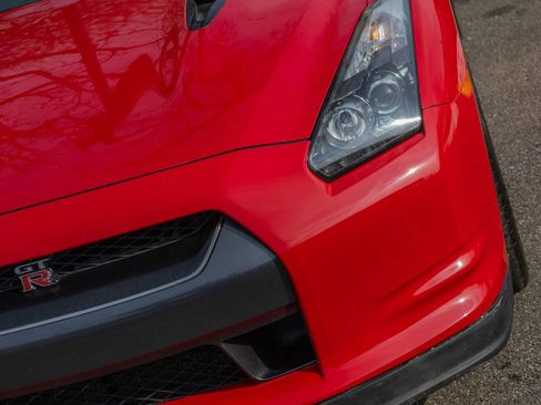 Used 2010 Nissan GT-R Premium image 13