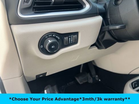 Certified 2023 Chrysler Pacifica Touring-L image 42