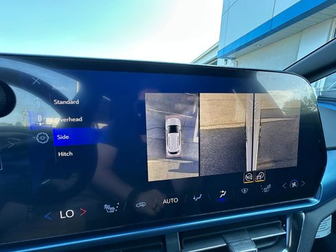 New 2025 Chevrolet Equinox EV LT image 21