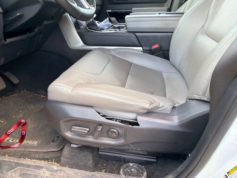 Used 2023 Toyota Tundra Limited AWD/4WD image 9