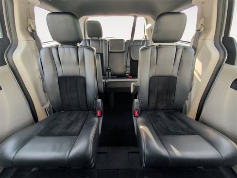 Used 2017 Dodge Grand Caravan SXT image 13