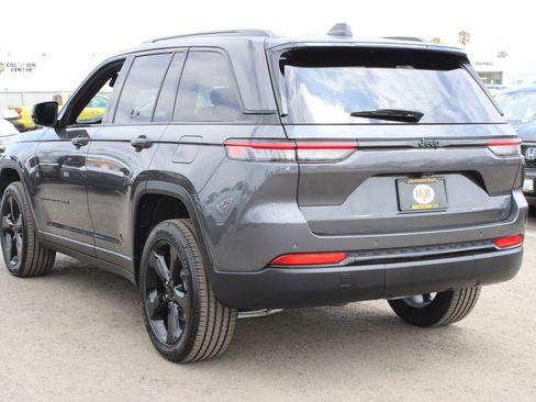 New 2025 Jeep Grand Cherokee Altitude RWD image 4