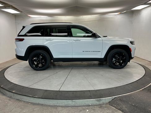 New 2026 Jeep Grand Cherokee Limited image 6