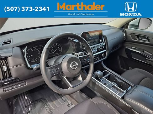 Used 2025 Nissan Pathfinder SV FWD image 11