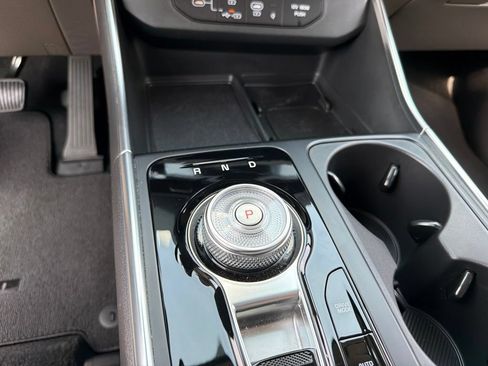 Certified 2025 Kia Carnival EX FWD image 15
