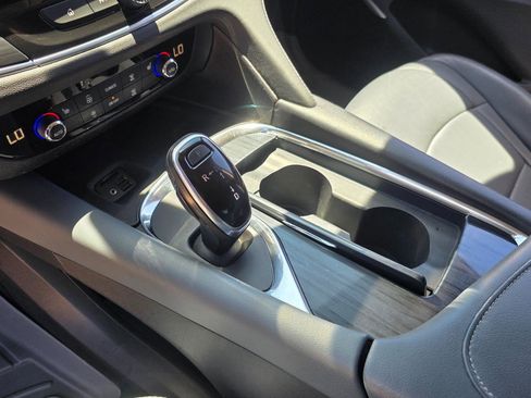 Used 2020 Buick Enclave Essence AWD/4WD image 9