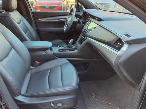 Certified 2024 Cadillac XT6 Luxury image 9