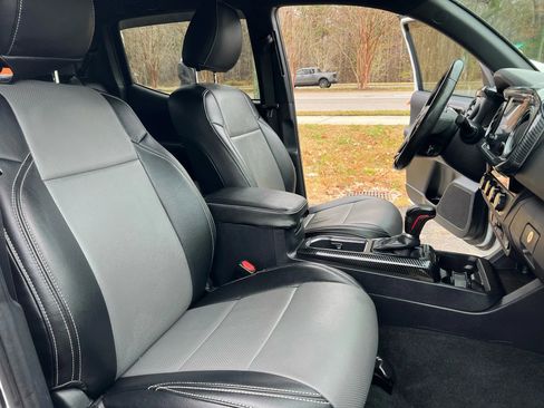 Used 2017 Toyota Tacoma TRD Off-Road image 27