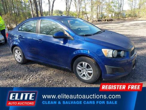 Used 2013 Chevrolet Sonic LT image 2
