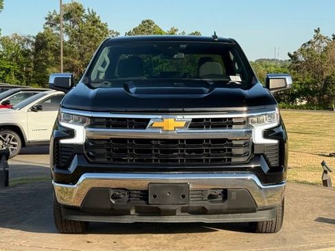 Used 2025 Chevrolet Silverado 1500 LT image 2