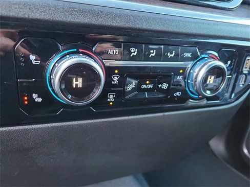 Used 2025 GMC Sierra 1500 SLT image 19