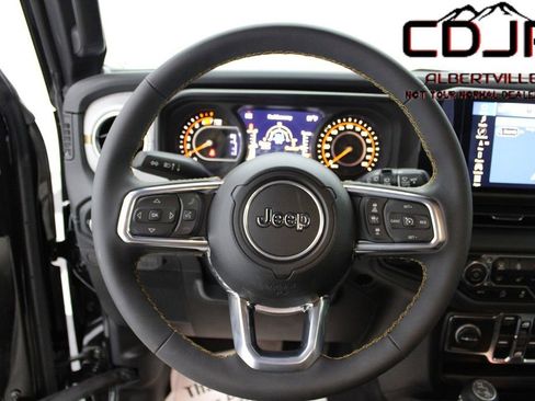 Used 2024 Jeep Wrangler Unlimited Sahara w/ Technology Group AWD/4WD image 34